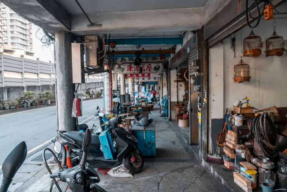 Khu sửa xe Nguyễn Văn Đông